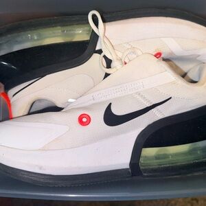 Nike Women’s Air Max 1090